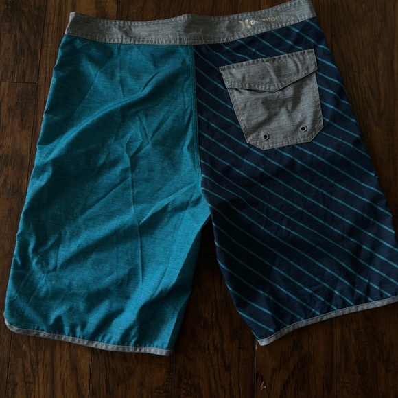 Hurley Phantom Boardshorts men’s size 32 - Picture 2 of 3